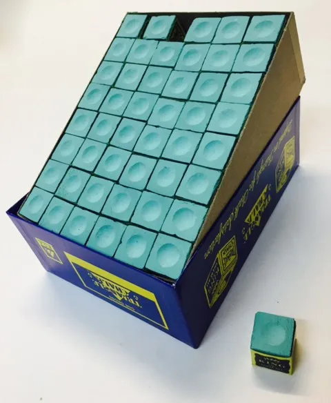 [6TGR-144] Triangle Billiard Chalk (Green, Box of 144).webp
